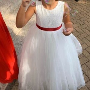 Girls Size 6 Flower Girl/Communion Dress.